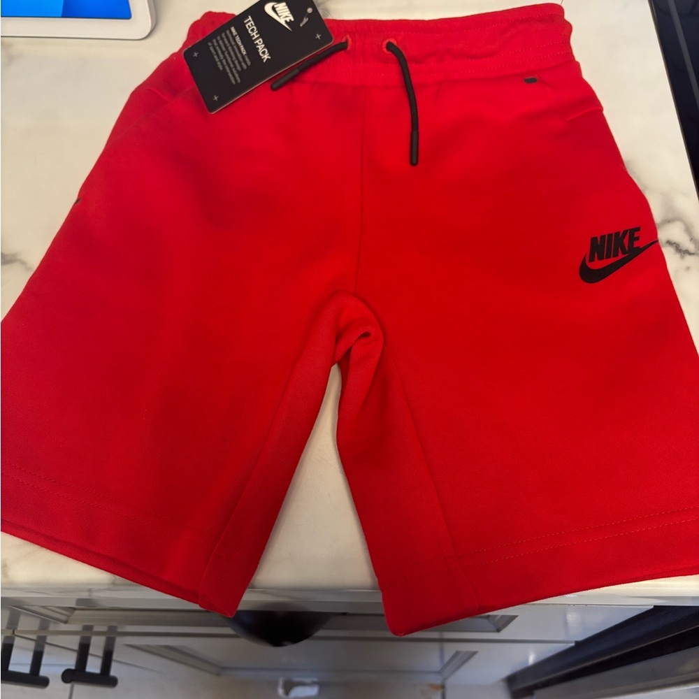 Boys Nike Tech shorts NWT!